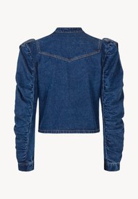 Korte denim jack in een donkerblauwe kleur, met pofmouwen en versleten accenten. Ruwe zoom en taillering aan de achterkant.