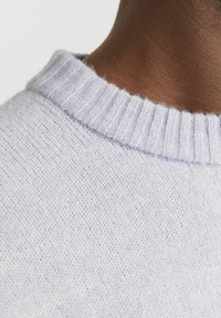 Jack & Jones JOROLLIE CREW NECK - Strickpullover - cosmic sky
