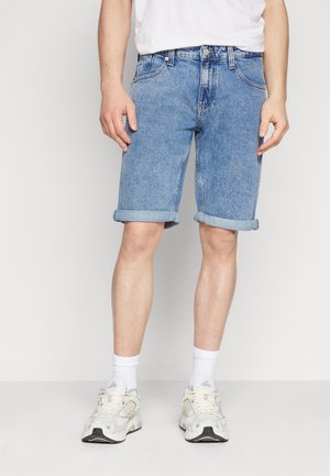 Tommy Jeans RONNIE  - Denim shorts - denim medium