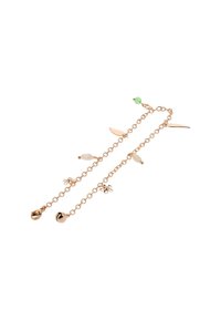 Collar de cadena de oro rosa con cuentas en forma de lágrima, charms de hojas y pequeños acentos florales. Dos cadenas con diferentes longitudes y texturas.