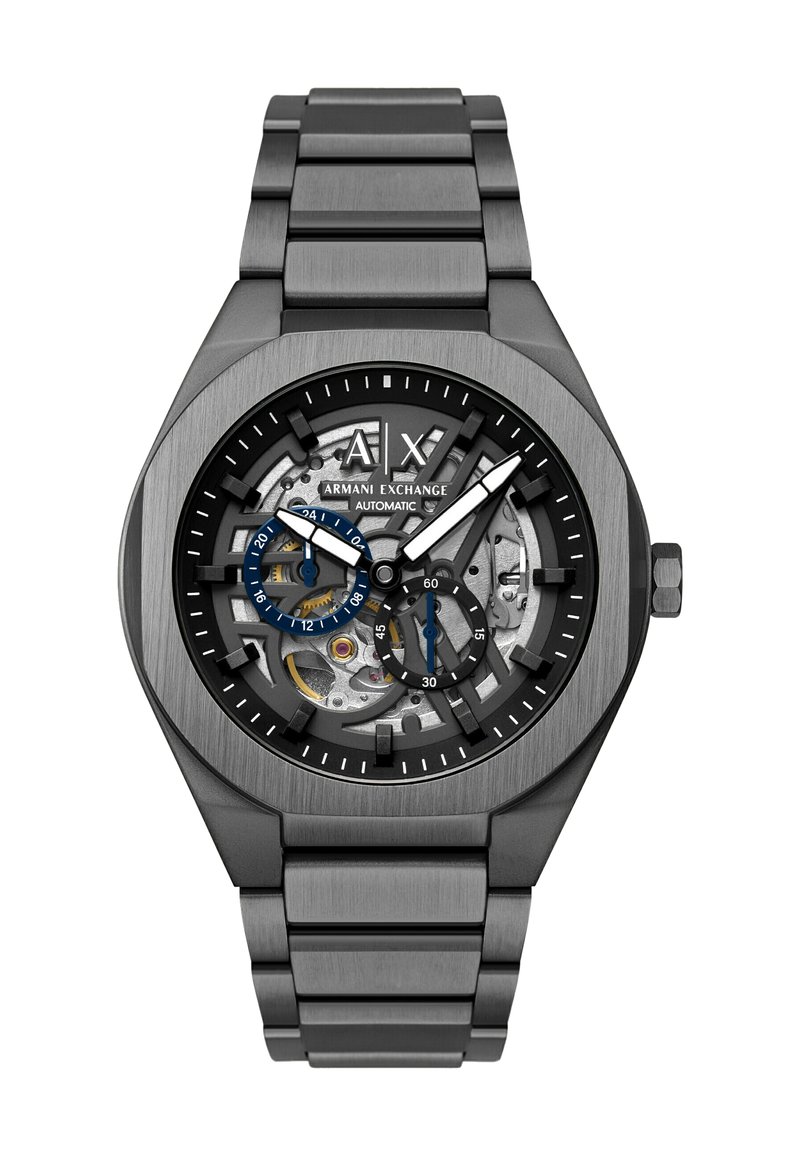 Kartáčované kovové automatické hodinky Armani Exchange se skeleton ciferníkem, černými a stříbrnými tóny, dvěma subciferníky a propojeným kovovým náramkem.
