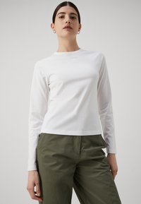 Calvin Klein NANO LOGO SLIM - Ilgarankovis viršutinės dalies drabužis - bright white