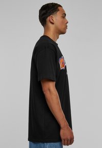 Upscale by Mister Tee COMPTON L A - T-shirts print - black