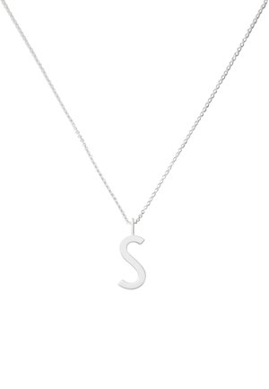 Zilveren halsketting met een kleinletter "S" hanger. De ketting is delicaat met een eenvoudig ontwerp en een gepolijste afwerking.