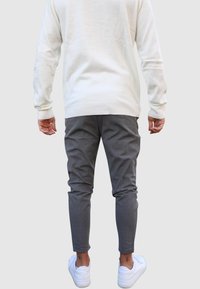 2Y Premium PREMIUM CROPPED  - Vászonnadrágok - grey
