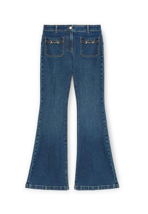 Jeans in denim blu a gambale svasato con vita alta, dotati di due tasche posteriori con hardware decorativo e un classico design a cinque tasche.