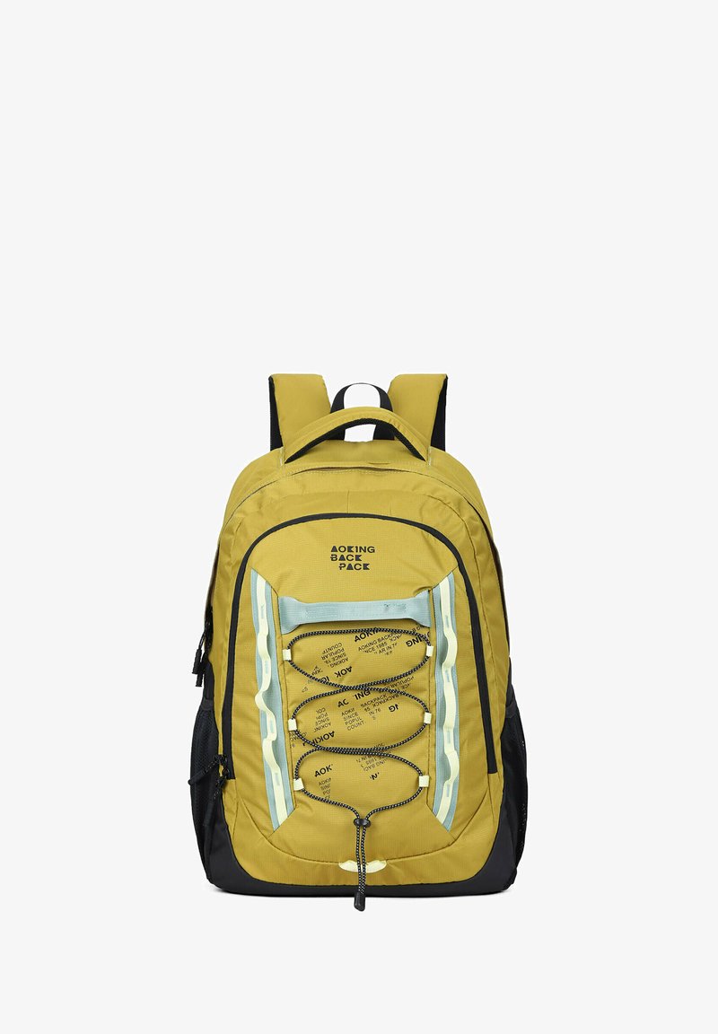 Sac à dos jaune et noir avec une surface texturée, des accents de cordon élastique et un logo affiché en évidence sur le panneau avant.