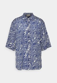 Chemise à manches courtes boutonnée avec un motif abstrait zébré bleu et blanc et un col.