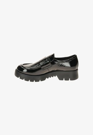 Schwarze Lacklederloafer mit einer niedrigen, klobigen Sohle, runder Zehenform und schlankem Design. Sichtbare Nähte und strukturierte Oberfläche.