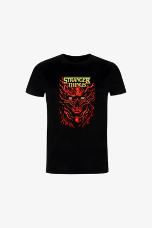 Zwart katoenen T-shirt met een rood-gele grafische afbeelding van een gestileerd gezicht en vlammen, met bovenaan de tekst "Stranger Things".