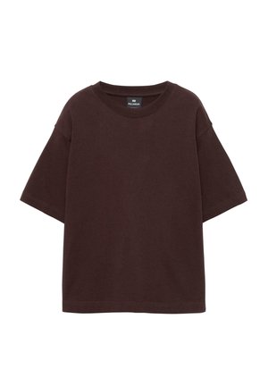 Dunkelbraunes T-Shirt mit kurzen Ärmeln, Rundhalsausschnitt, lockerem Sitz und einem Pull&Bear Markenlabel am Innensaum des Kragens.