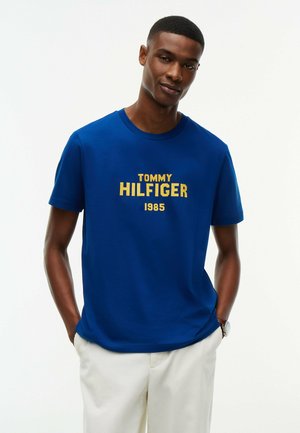 Tommy Hilfiger, BRAND LOVE STACK TEE - T-shirt con stampa - opulent blue