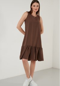 LELA REGULAR FIT  - Freizeitkleid - brown