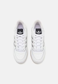 adidas Originals FORUM BOLD STRIPES - Trainers - footwear white/core black