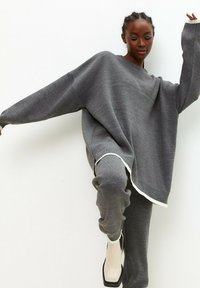 Cesare Gaspari OVERSIZED JOGGER SET  - Spodnie treningowe