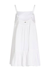 Weißes ärmelloses Kleid mit einem Rüschensaum, ausgestattet mit verstellbaren Trägern und einem strukturierter Stoff. Schlichtes Design mit einem dezenten metallischen Akzent.