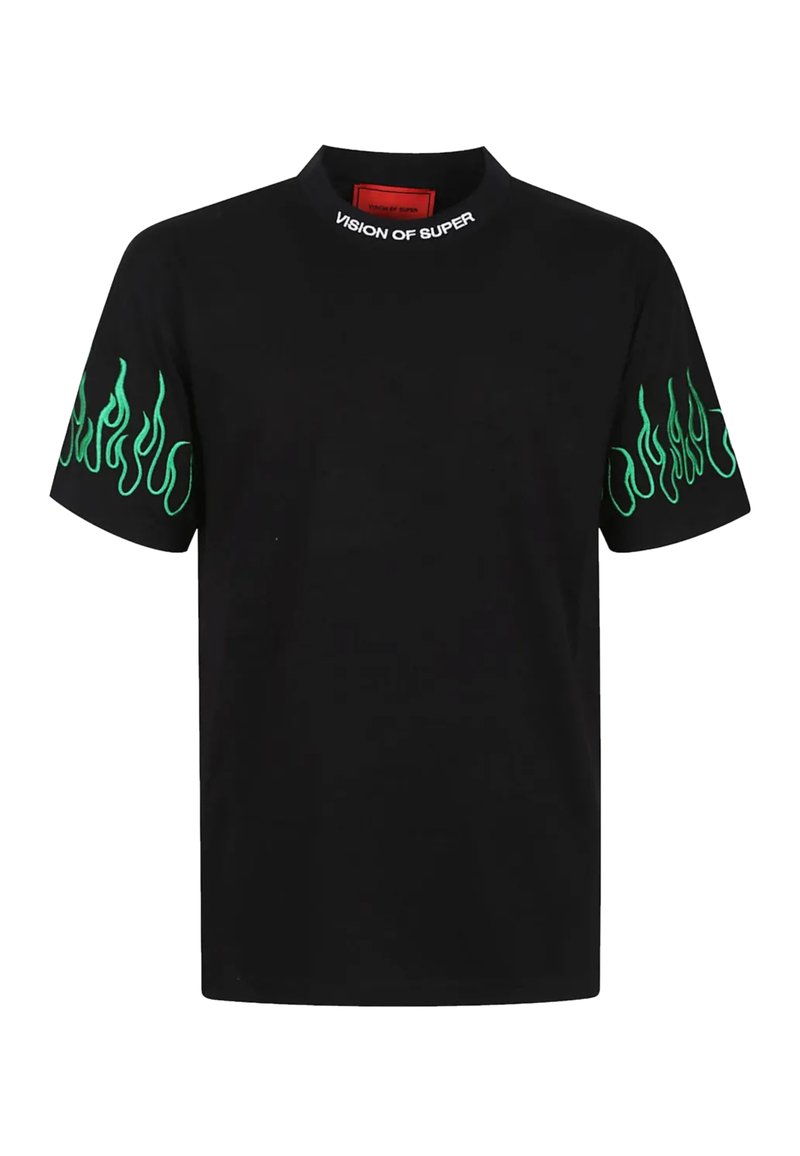 T-shirt nera in cotone con colletto alto e maniche corte. Presenta design di fiamme verdi sulle maniche. Testo "VISION OF SUPER" sul colletto.