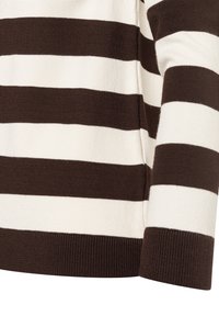 Gebreide trui met horizontale bruine en ivoorkleurige strepen. Voorzien van geribbelde boorden aan de mouwen en zoom. Zachte textuur, stof van medium gewicht.