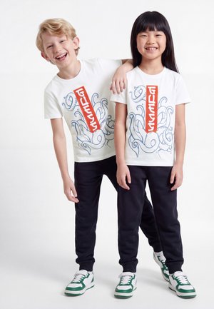Guess, TODDLER UNISEX - Тениска с щампа - pure white