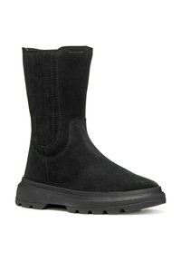 Botas de tobillo de ante negro con suela de goma plana, que presentan detalles de costura vertical a lo largo del costado y un diseño de puntera redondeada.
