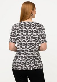 Ulla Popken Camiseta estampada - white
