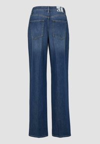 Blaue Jeans mit hoher Taille und geradem Bein, zwei Gesäßtaschen und einem teilweise sichtbaren weißen Etikett am Bund.