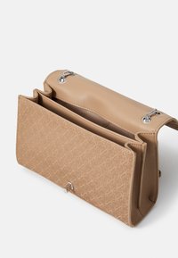 Calvin Klein SHOULDER BAG - Käekott - amphora