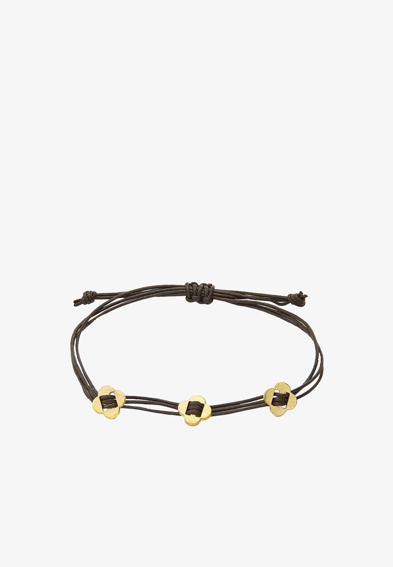Regulowana bransoletka z ciemnobrązowego sznurka z trzema małymi złotymi zawieszkami w kształcie kwiatów, równomiernie rozmieszczonymi na całej długości.