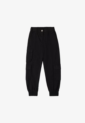 Schwarze Cargo-Hosen mit elastischem Bund, zwei Seitentaschen und zwei Cargo-Taschen an den Oberschenkeln. Hergestellt aus leichtem Stoff, mit gerafften Knöcheln.