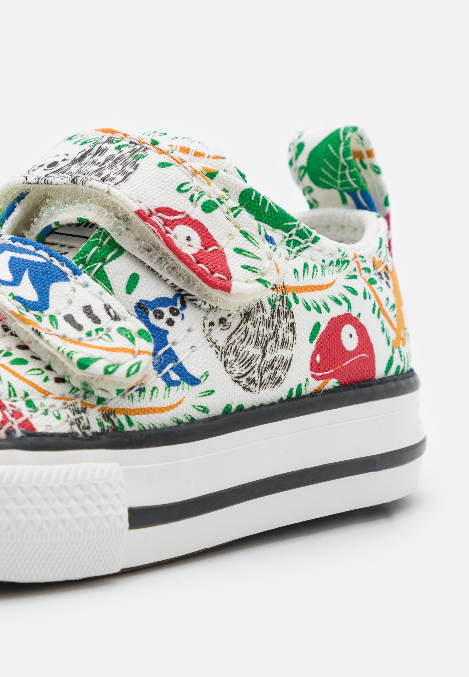 converse chuck taylor slip on shoes