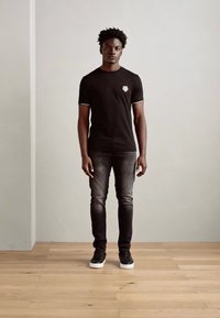Antony Morato WITH RUBBER INJECTION  PRINT DOUBLE LAYER - Camiseta estampada - black