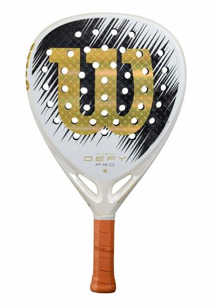 Racchetta da padel con telaio bianco, design nero e oro, superficie forata e manico marrone con marchio Wilson.