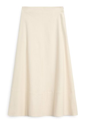 Cremefarbener, hoch taillierter A-Linien-Midirock mit dezenten Nahtdetails und glatter Stoffstruktur vor weißem Hintergrund.