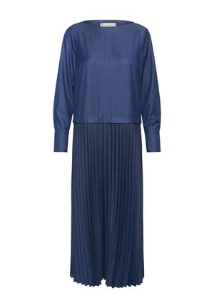 Modra denim obleka z okroglim izrezom, dolgimi rokavi in gubanim krilom. Gladek tekstura s sproščenim krojem in plastnim dizajnom.