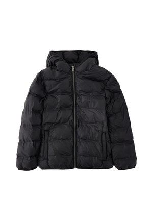 Chaqueta acolchada negra con capucha, cremallera frontal y dos bolsillos laterales, mostrada extendida sobre un fondo blanco.