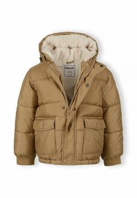 Geacă pufoasă maro cu glugă, căptușeală din fleece, două buzunare frontale, manșete ribbate și închidere cu fermoar. Textură netedă și caldă.