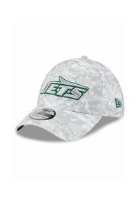 Weißer Camouflage-Basecap mit grünem gesticktem "JETS"-Logo auf der Vorderseite, mit einem gebogenen Schirm und einem verstellbaren Riemen auf der Rückseite.