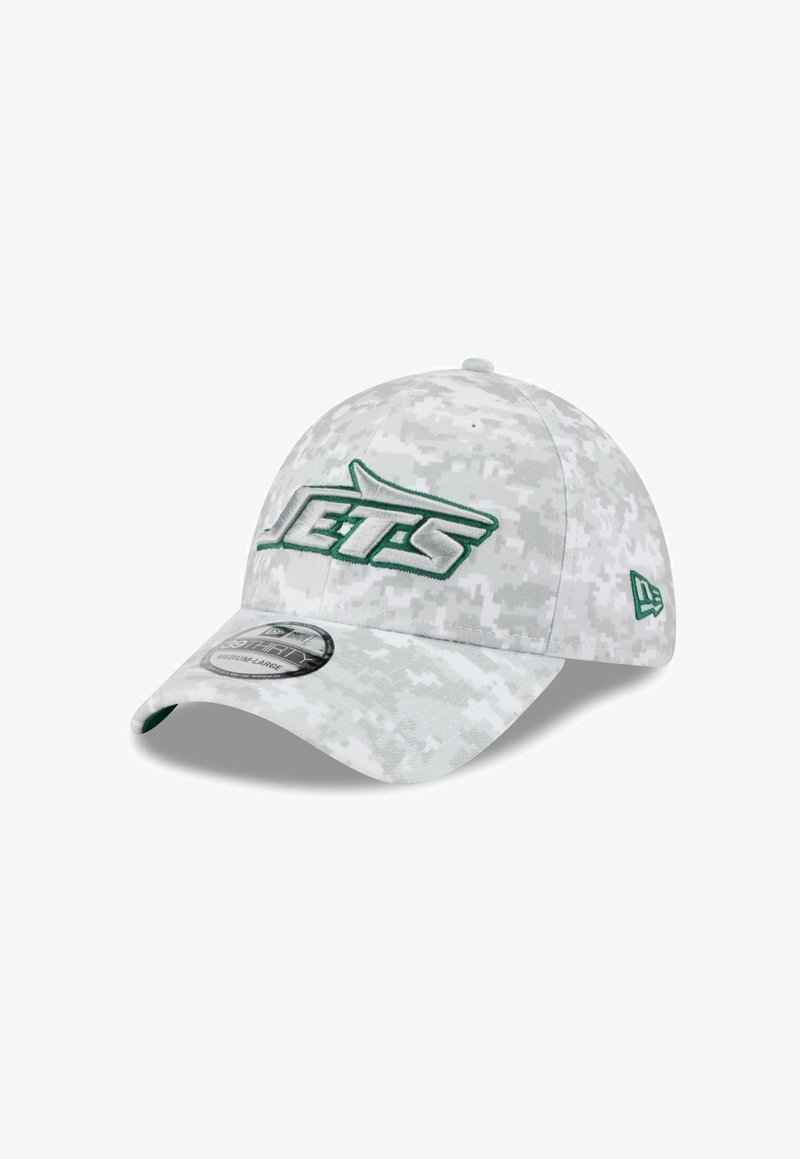 Weißer Camouflage-Basecap mit grünem gesticktem "JETS"-Logo auf der Vorderseite, mit einem gebogenen Schirm und einem verstellbaren Riemen auf der Rückseite.