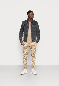 Jack & Jones JJIJEAN JJJACKET - Casaco de ganga - black denim