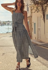 Next MIDI - REGULAR FIT - Vapaa-ajan mekko - black white