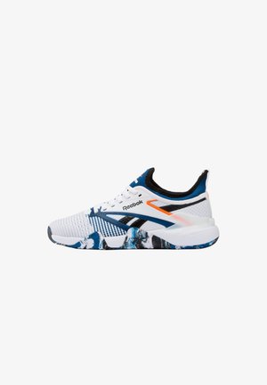 Weißer, blauer und schwarzer Reebok Sneaker in niedrigem Schnitt mit Mesh-Obermaterial, gemustertem Sohlenprofil und orangefarbenem Akzent nahe der Ferse, seitlich dargestellt.