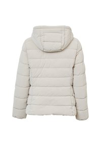 Helle beige, gesteppte Puffjacke mit horizontalen Nähten und abnehmbarem Kapuzeneinsatz, von hinten abgebildet.