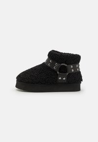 VARM FLATFORM - Enkelkaarsjes - black