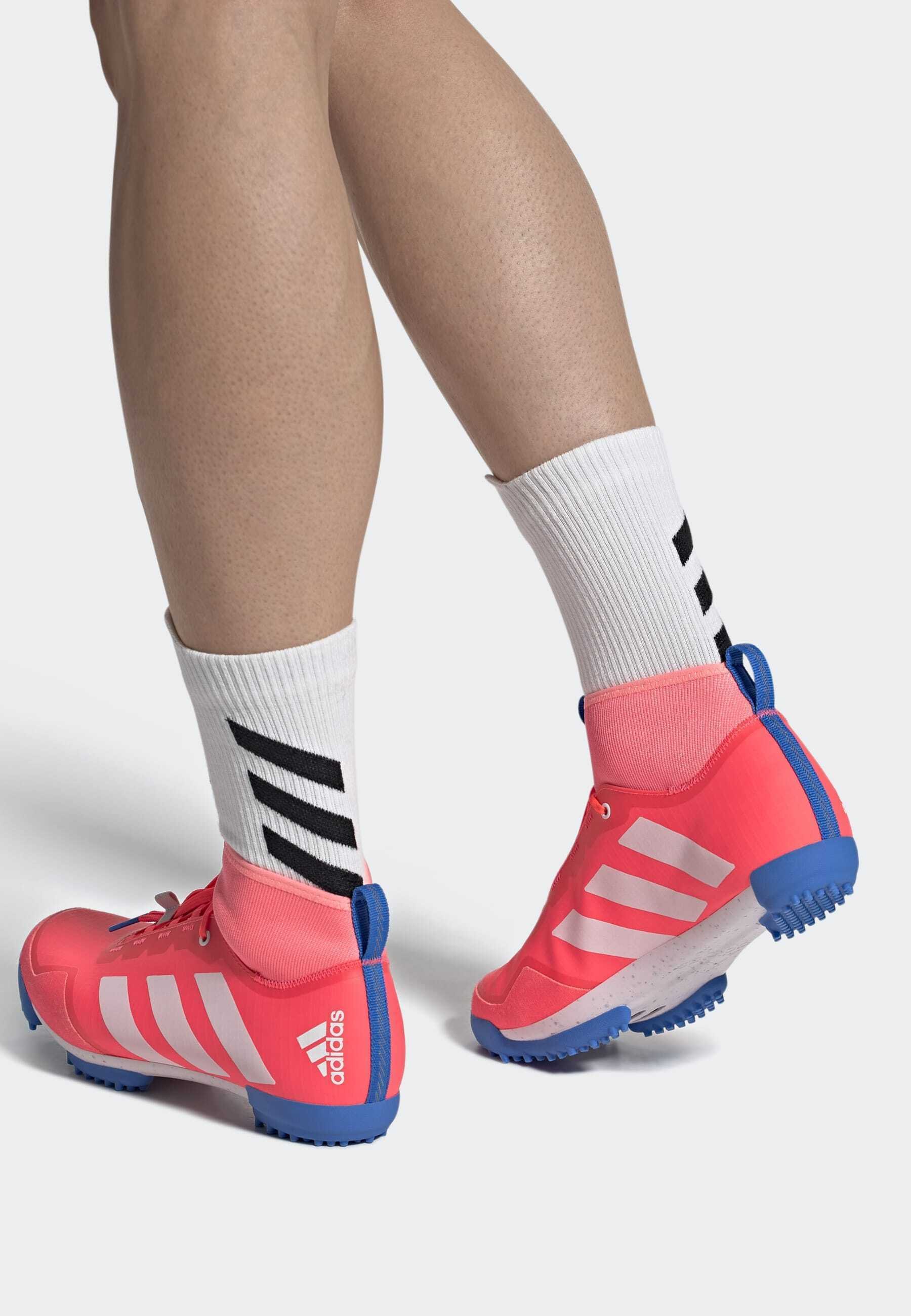 adidas Performance THE GRAVEL CYCLING - Cycling shoes - turbo cloud white  acid red/red - Zalando.co.uk