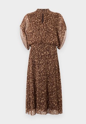 Καφέ και μπεζ midi φόρεμα με τύπωμα λεοπάρ, χαλαρά, κοντά μανίκια και λαιμόκοψη με άνοιγμα.