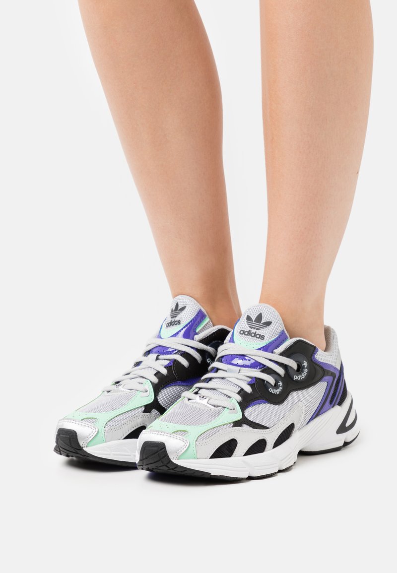 adidas Originals ASTIR - Sapatilhas - silver metallic/core black