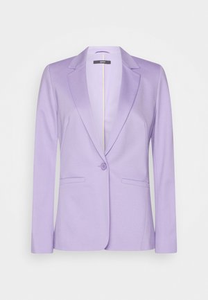 Blazer de mujer color lila con solapas con muesca, cierre de un botón y dos bolsillos frontales con ojal.