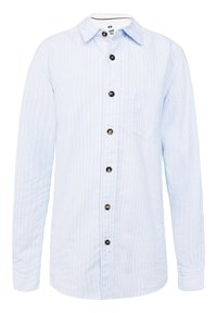 Ljusblå skjorta med knappar och tunna vita ränder, med en framficka, långa ärmar och bruna knappar längs mitten av knappslån.