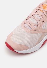 Nike Performance CITY REP TR - Sapatilha de treino - pink oxford/rush pink/mystic hibiscus/light curry-fossil stone/white