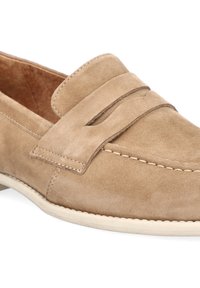 Beżowy zamszowy loafers z designem mokasynów, z wykończonym szwem i detalem w formie paska z przodu. Gumowa podeszwa dla lepszej przyczepności.